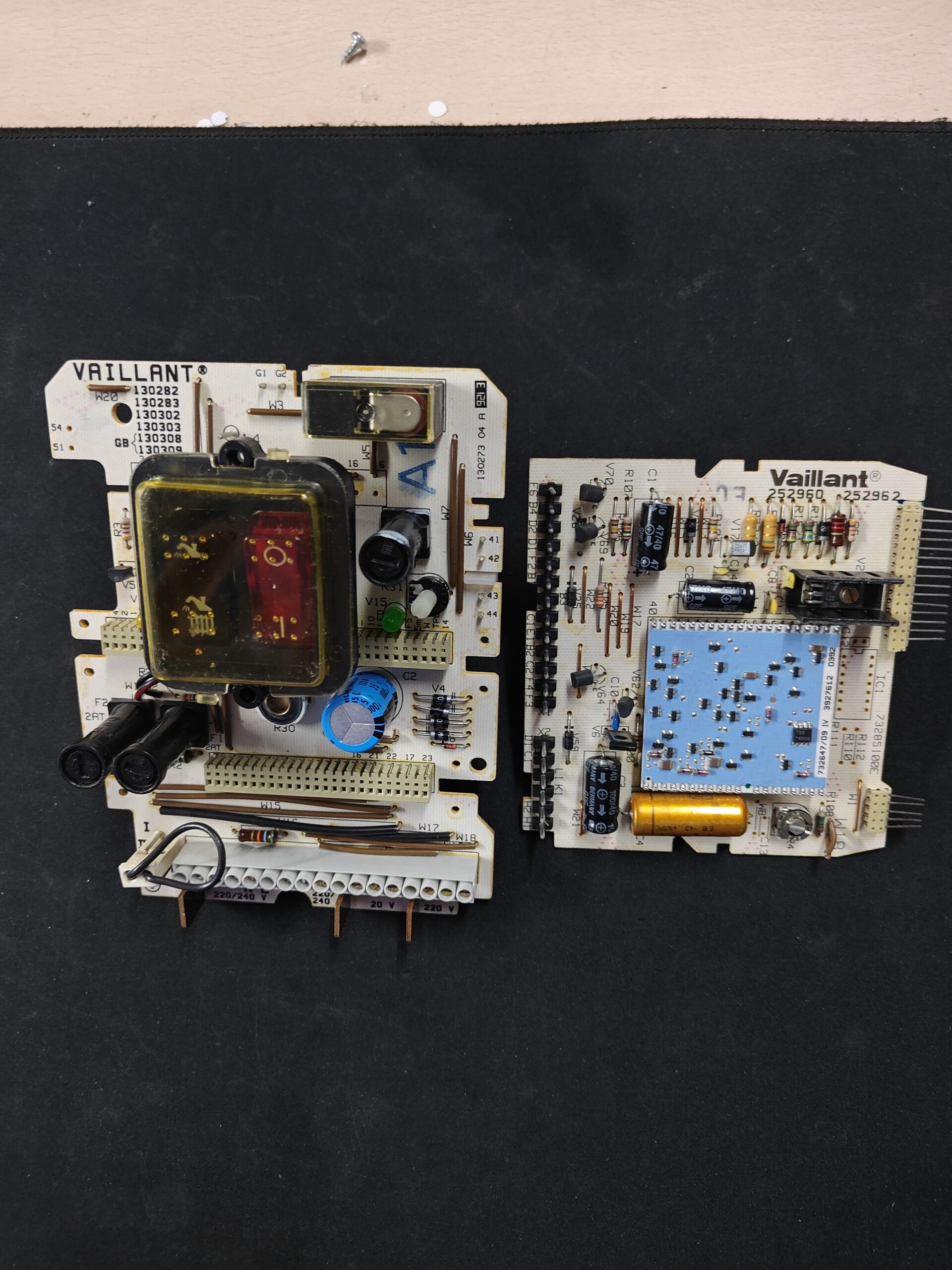 PCB Electrónica Vaillant 130273 04 A · 73285100E Para VCW E 18-10